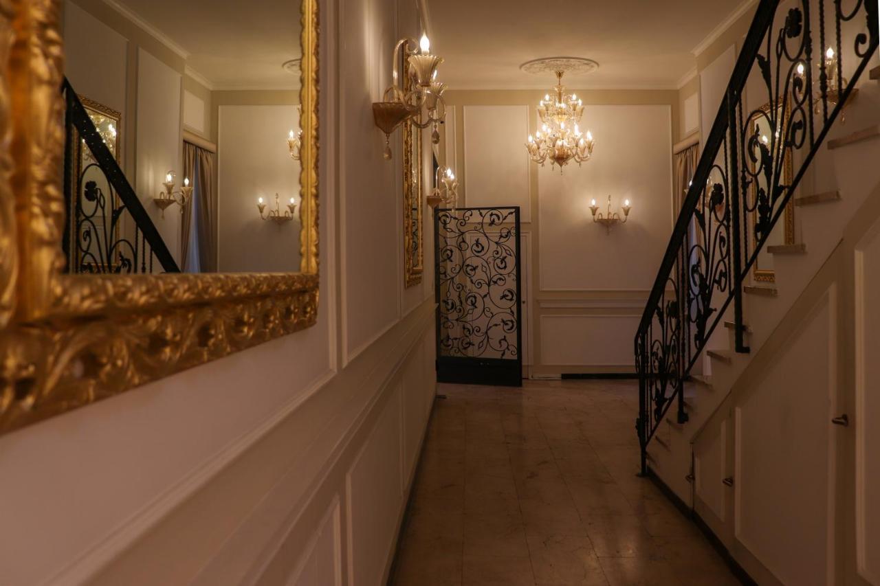 The Finest- At Spanish Steps- Rome Exterior photo